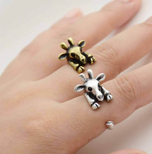 Stylish Giraffe Wrap Ring for Animal Lovers - Wearing Felicity Giraffe-Wrap-Ring-01