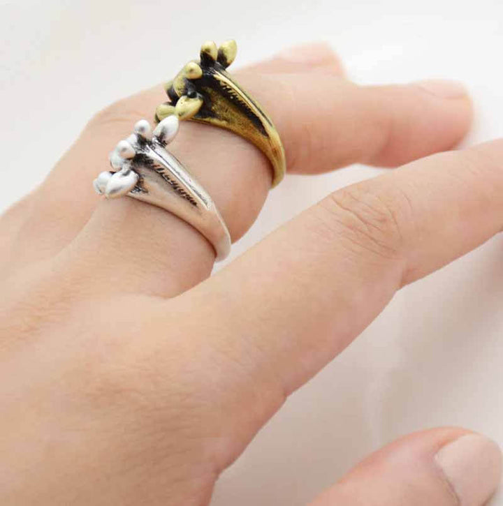 Stylish Giraffe Wrap Ring for Animal Lovers - Wearing Felicity Giraffe-Wrap-Ring-02