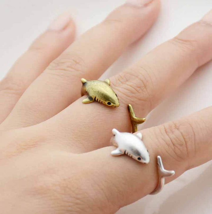 Stylish Shark Wrap Ring - Perfect Gift for Animal Lovers - Wearing Felicity Shark-Wrap-Ring-01