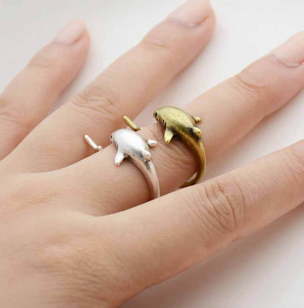 Stylish Shark Wrap Ring - Perfect Gift for Animal Lovers - Wearing Felicity Shark-Wrap-Ring-02