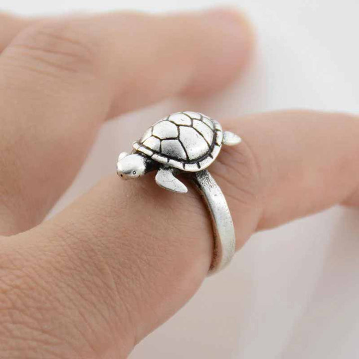 Stylish Turtle Wrap Ring for Animal Lovers - Wearing Felicity Turtle-Wrap-Ring-01