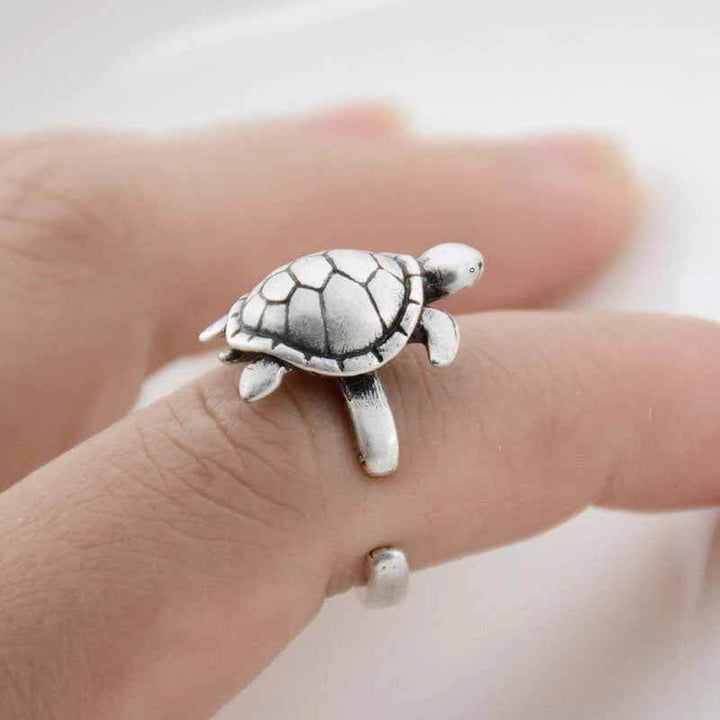 Stylish Turtle Wrap Ring for Animal Lovers - Wearing Felicity Turtle-Wrap-Ring-02